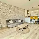 Jolie T2 40M2 Hopitaux Avec Terrasse Et Parking